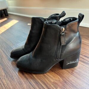 Blondo waterproof black leather booties size 6